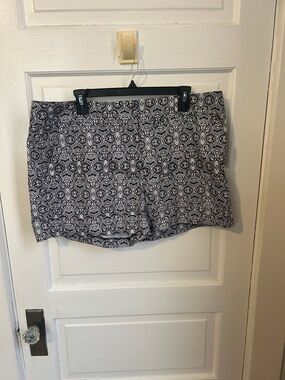 Black & White Printed Women’s Shorts with Geometric Pattern